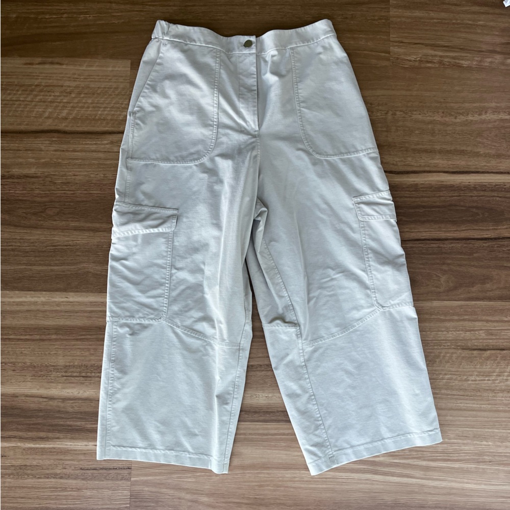Women’s Lululemon cropped cargo pants